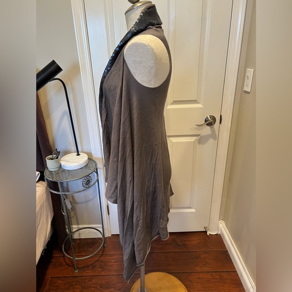 Dream society gray sequin knit vest - Picture 4 of 5